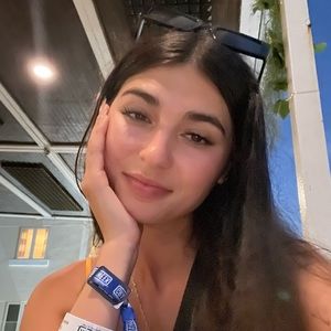 Meet your Posher, Gianina